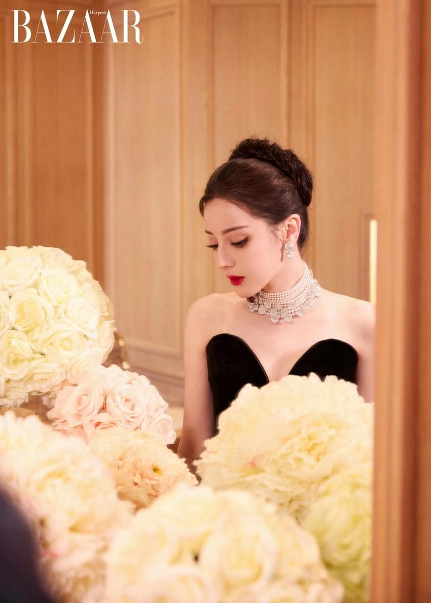 Địch Lệ Nhiệt Ba chiều cao lý tưởng khiến fan ngưỡng mộ