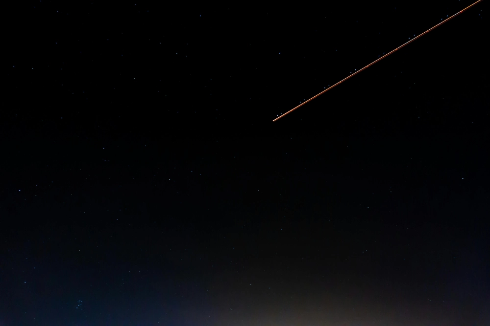 Background sao băng tinh tế tạo điểm nhấn nổi bật