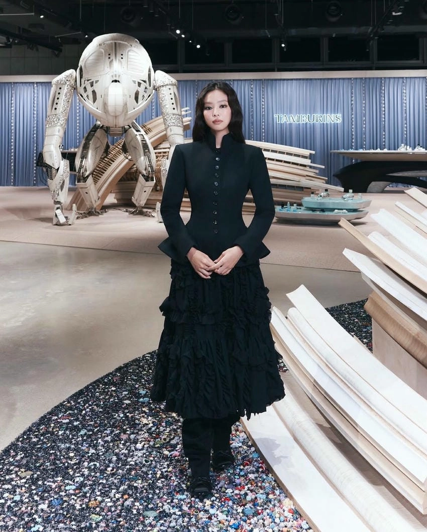 Jennie thần thái cuốn hút trong mọi khoảnh khắc