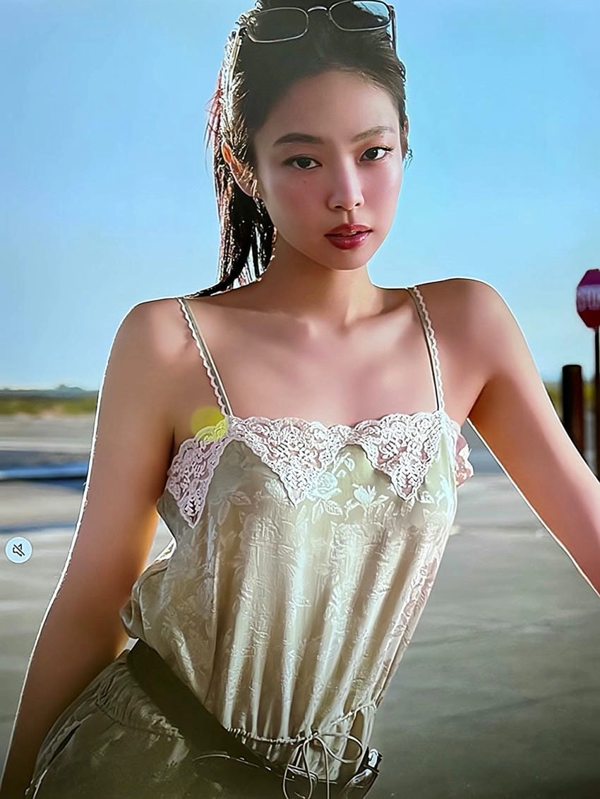 Jennie Instagram nơi cô nàng chia sẻ phong cách