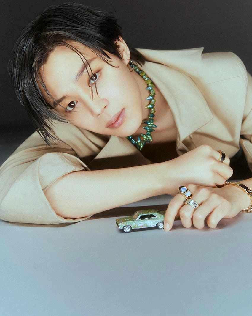 Album Jimin bùng nổ với ca khúc đầy cảm xúc