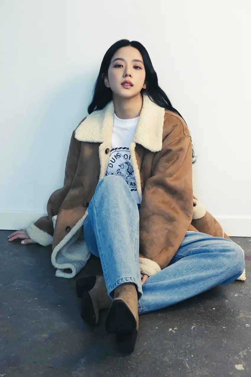 Black Pink Jisoo mang vẻ đẹp trong trẻo cuốn hút