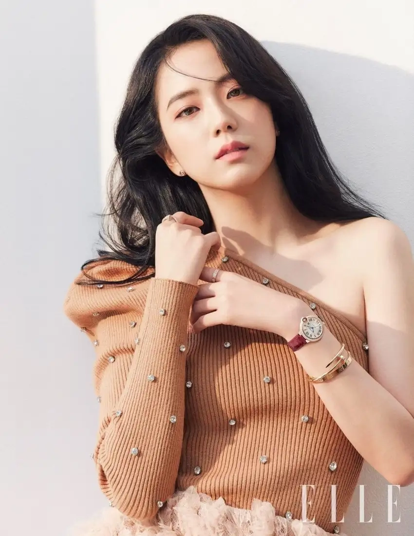 Jisoo đẹp chuẩn visual khiến fan mê mẩn