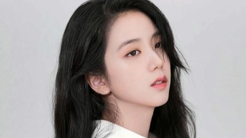 Jisoo Instagram cập nhật phong cách đời thường