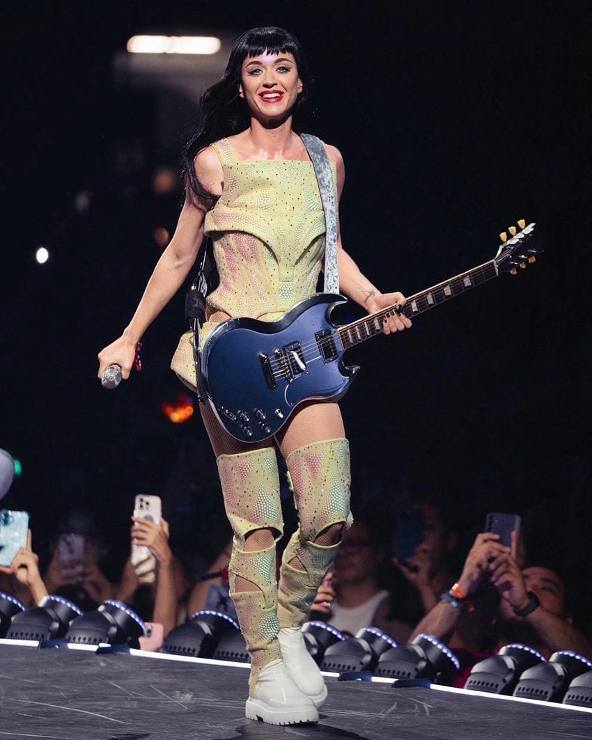 E T Katy thể hiện sự sáng tạo độc đáo không giới hạn