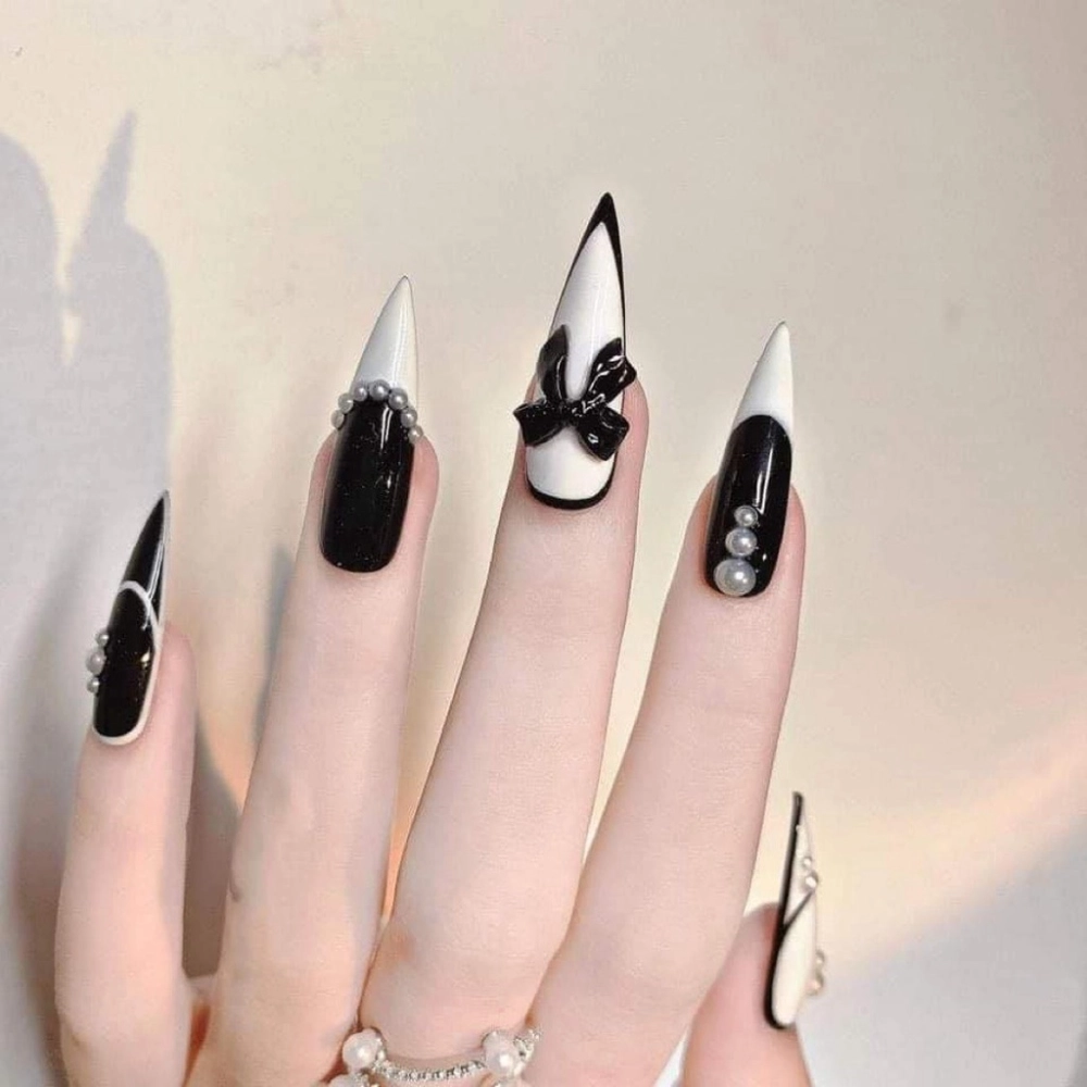 Mẫu nail đẹp sang chảnh tạo điểm nhấn tinh tế đầy khí chất