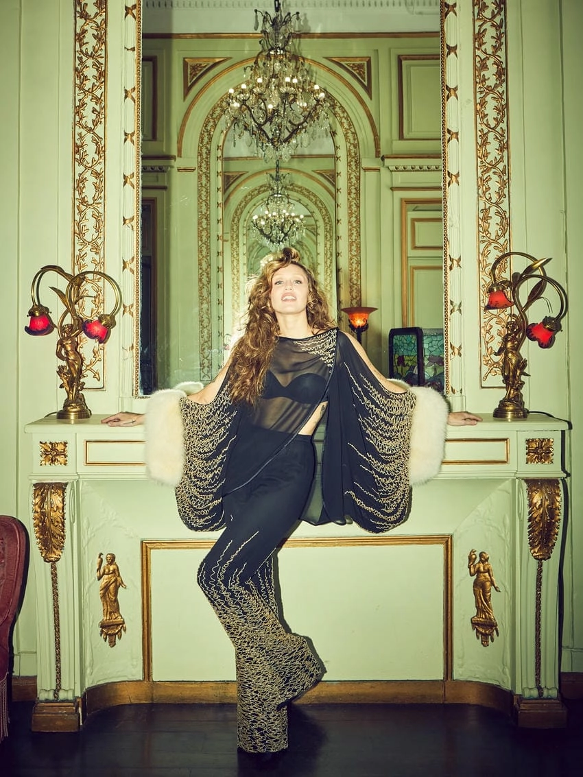 Miley Cyrus songs đưa khán giả lạc vào cảm xúc bất ngờ