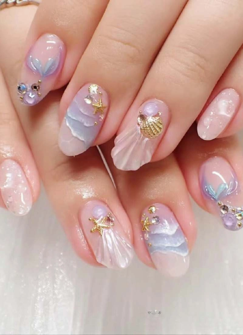 Nail biển nổi bật mang sắc màu sóng nước dịu êm