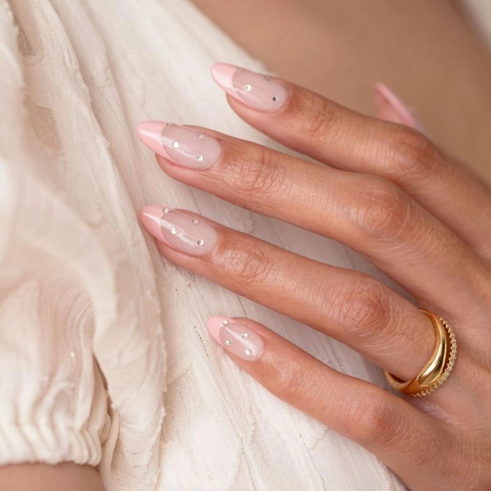 Nail đính đá lấp lánh sang trọng cuốn hút