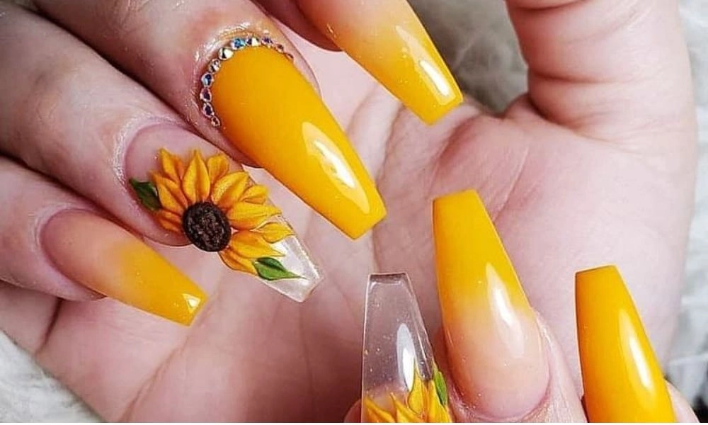 Nail hoa bột cá tính dành cho cô nàng sành điệu