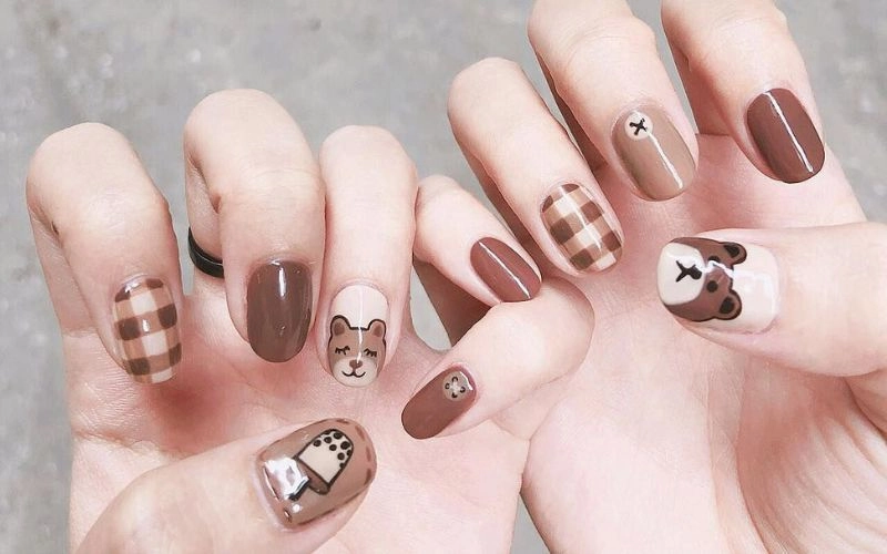 Nail tay màu nâu nhạt kẻ sọc cá tính cuốn hút