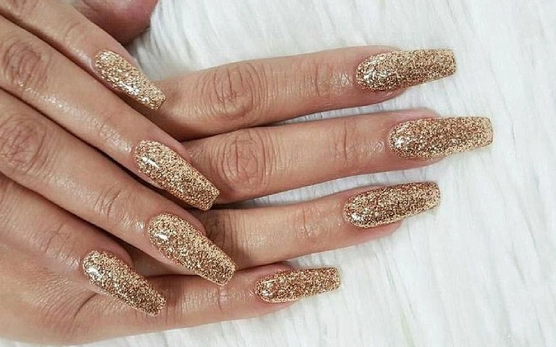 Mẫu nail nhũ flash lấp lánh đầy ấn tượng