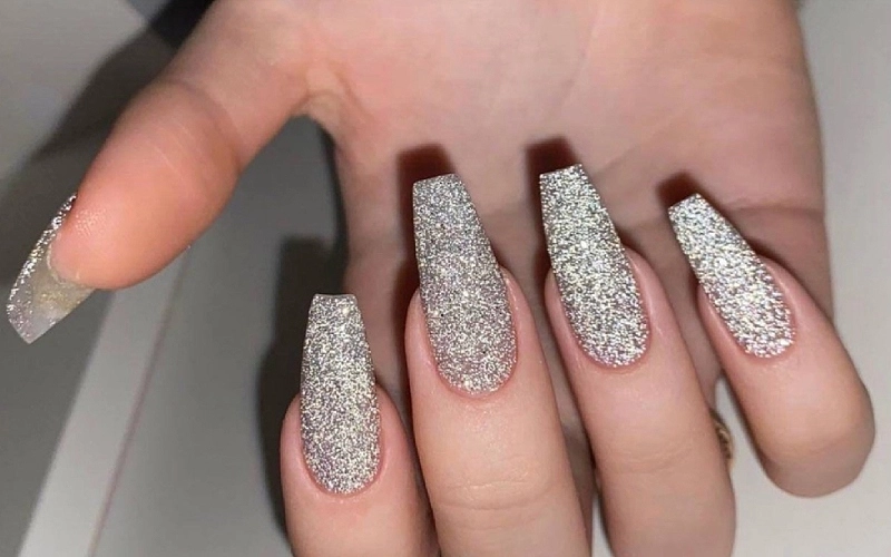 Mẫu nail thạch nhũ trong trẻo cuốn hút