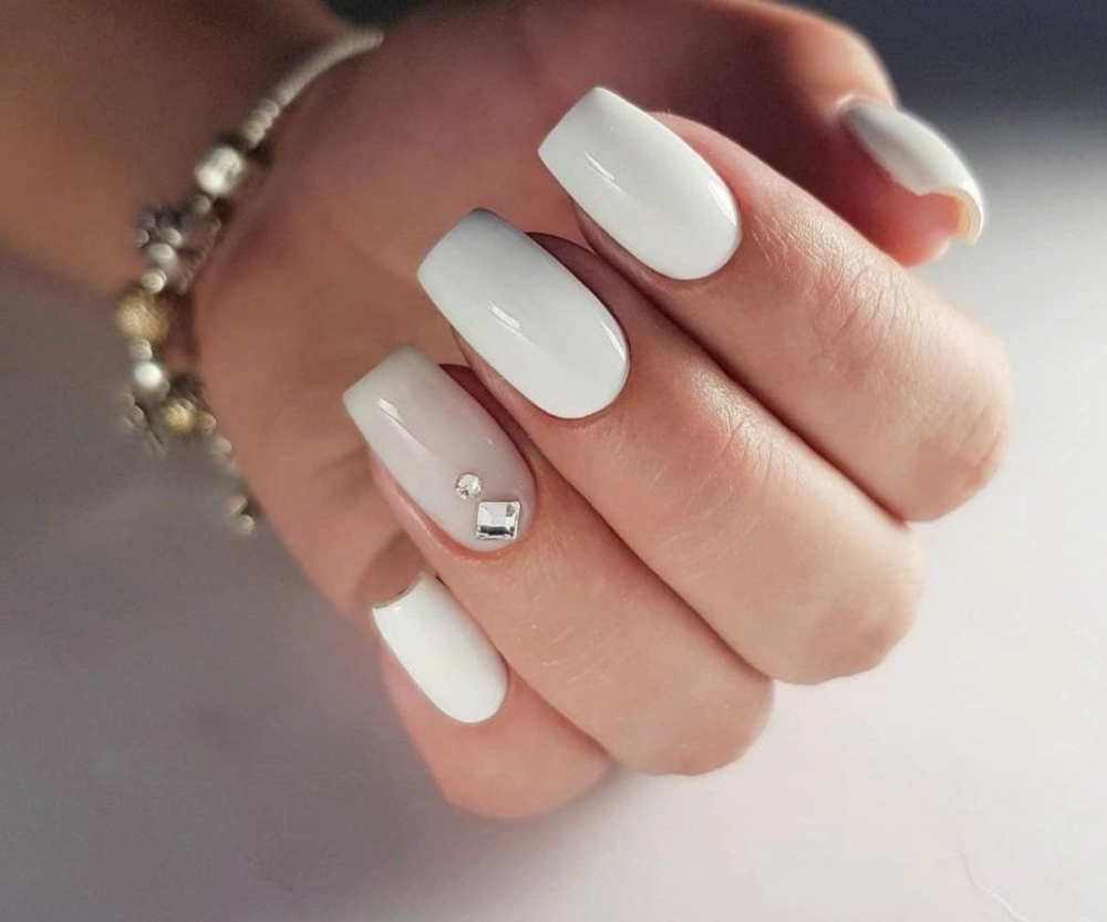 Nail trắng sữa gạo độc đáo lạ mắt đầy ấn tượng