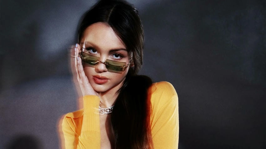 Olivia Rodrigo merch mang phong cách cá tính và độc đáo