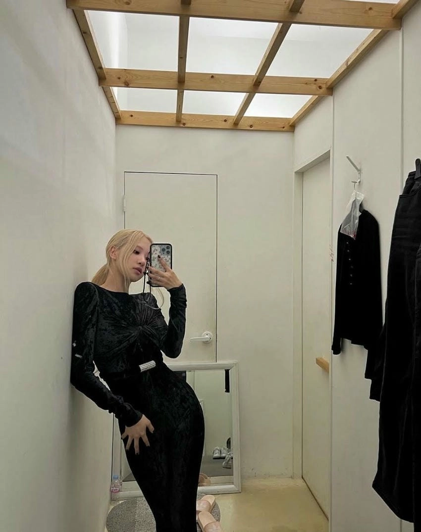 Lời bài hát Rosé Gone đầy cảm xúc lắng đọng