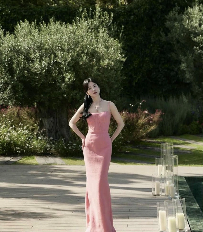 Song Hye Kyo hẹn hò luôn khiến fan tò mò