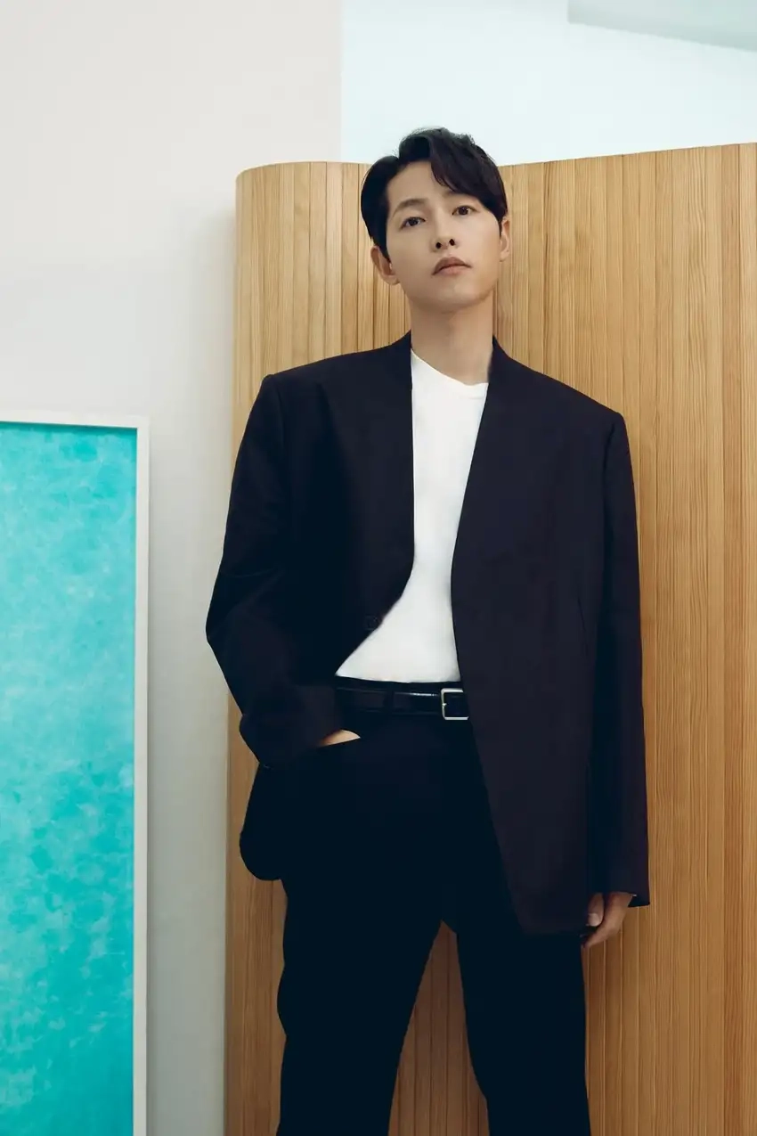 Song Joong-ki body săn chắc chuẩn soái ca