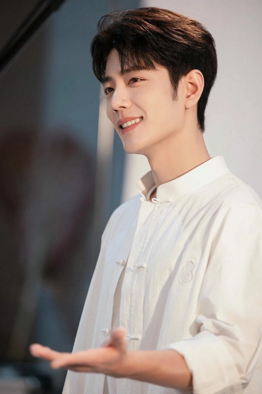 Tiêu Chiến cười rạng rỡ làm tan chảy trái tim người hâm mộ