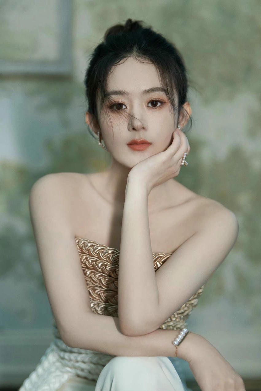 Triệu Lệ Dĩnh cute gây thương nhớ bởi vẻ ngoài đáng yêu