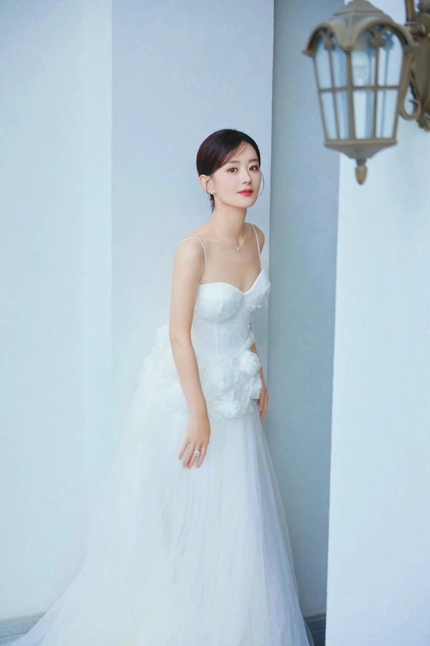 Triệu Lệ Dĩnh hát khoe giọng ca trong trẻo đầy cảm xúc