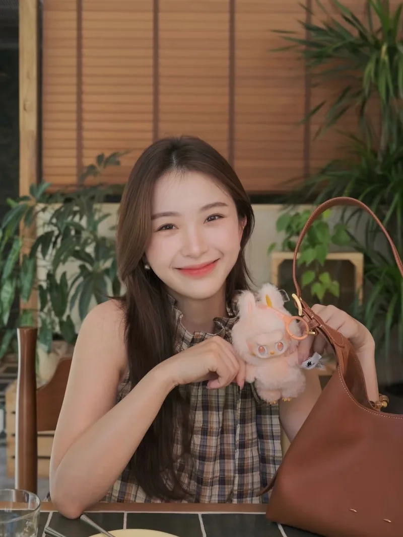 Khám phá niềm vui tươi sáng cùng ảnh gái xinh cười tươi