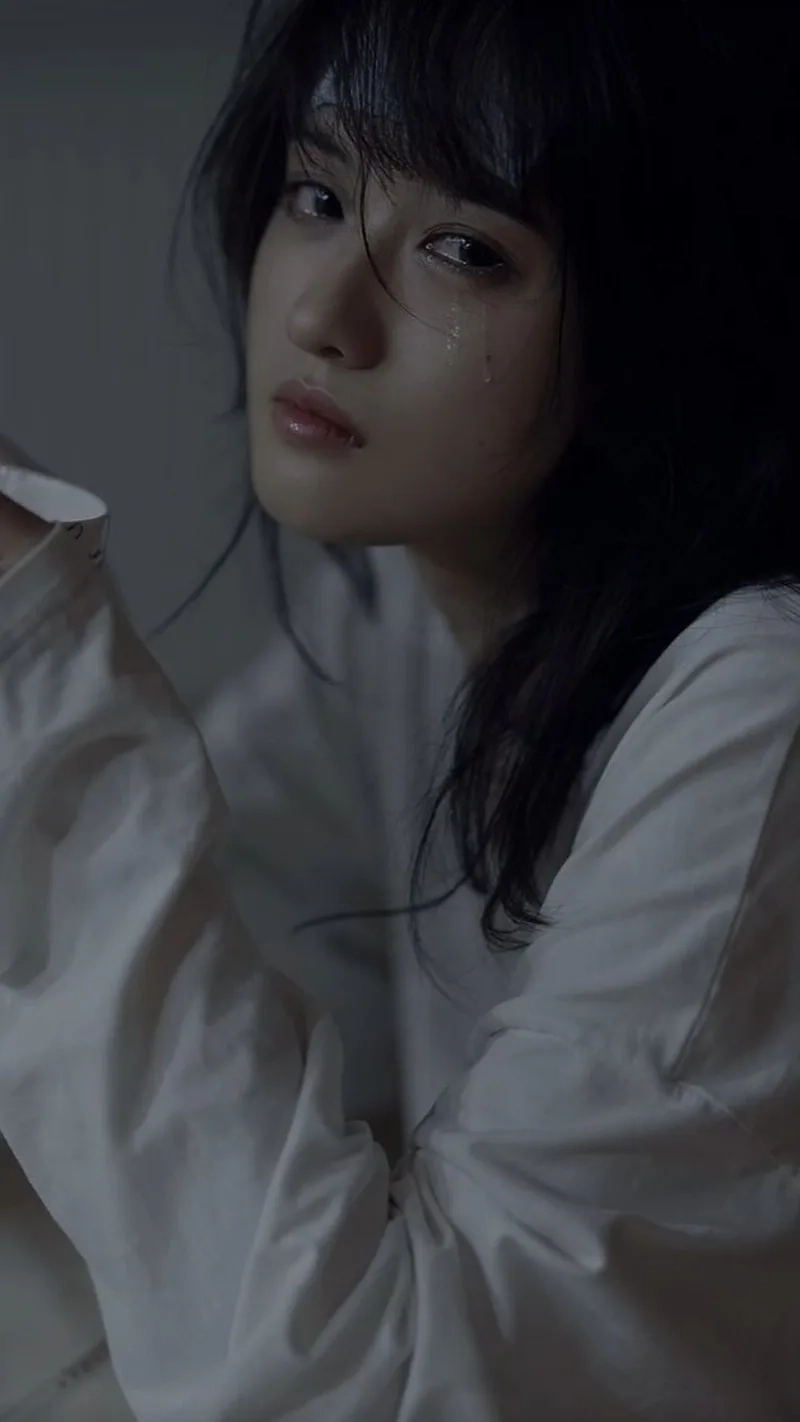 Lưu giữ tâm trạng cô đơn với ảnh con gái buồn tâm trạng