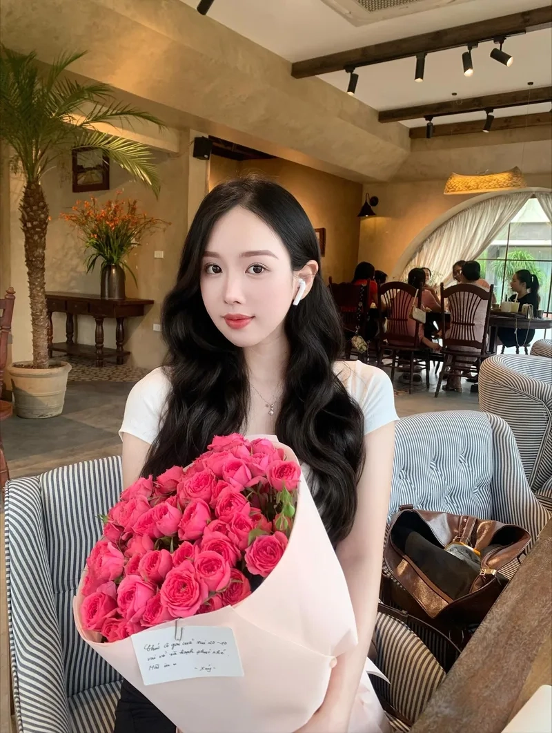 Trang trí điện thoại với hình nền gái cute