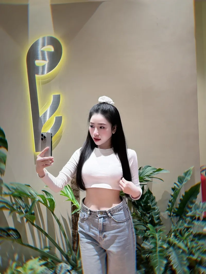 Thêm hình yêu thích ảnh đại diện gái đẹp vào album