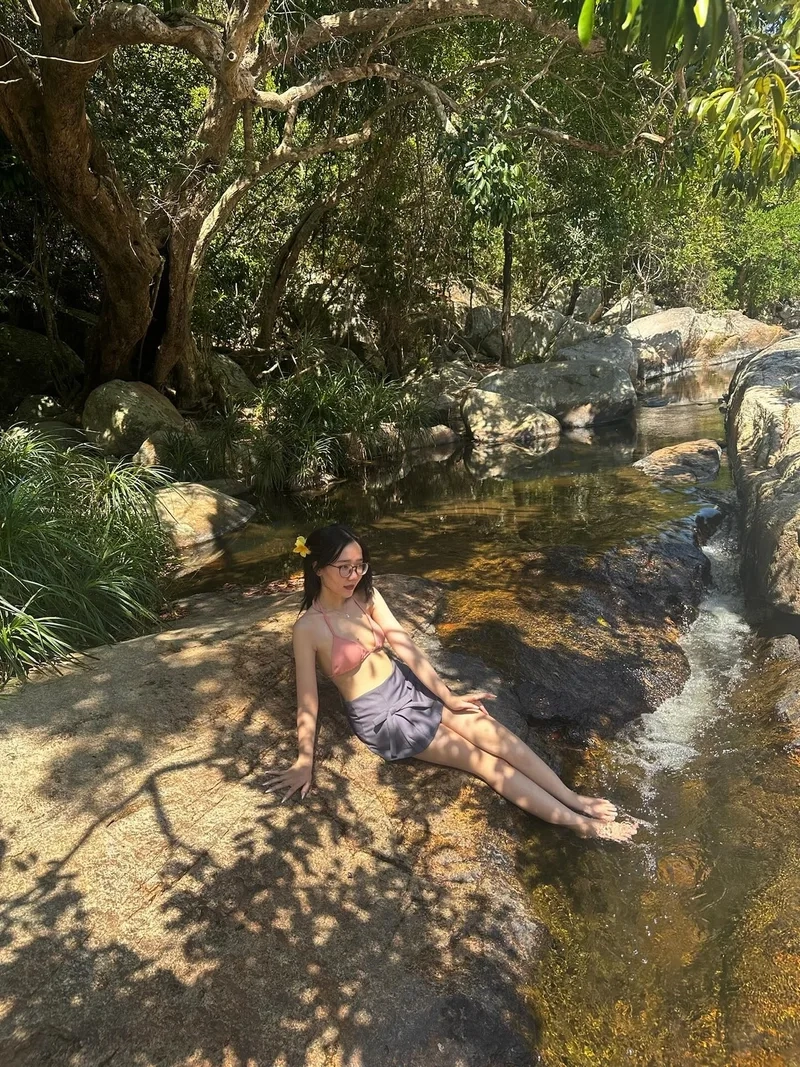 Khám phá vẻ đẹp quyến rũ với ảnh gái mặc bikini nằm