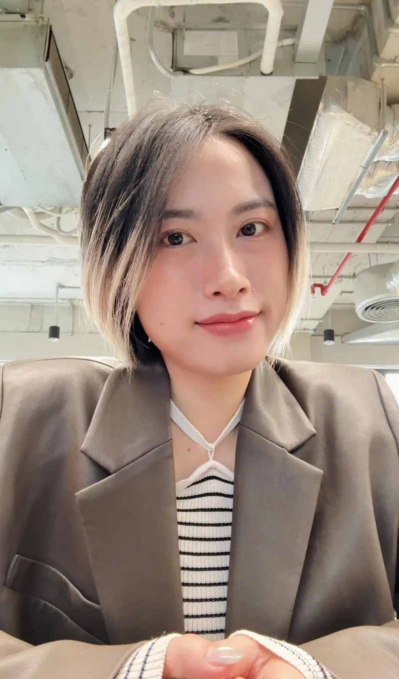 Thể hiện chuyên nghiệp cùng Ảnh cô gái làm việc tại văn phòng