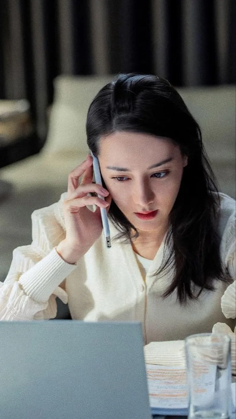 Tạo ấn tượng với Ảnh nữ nhân viên văn phòng