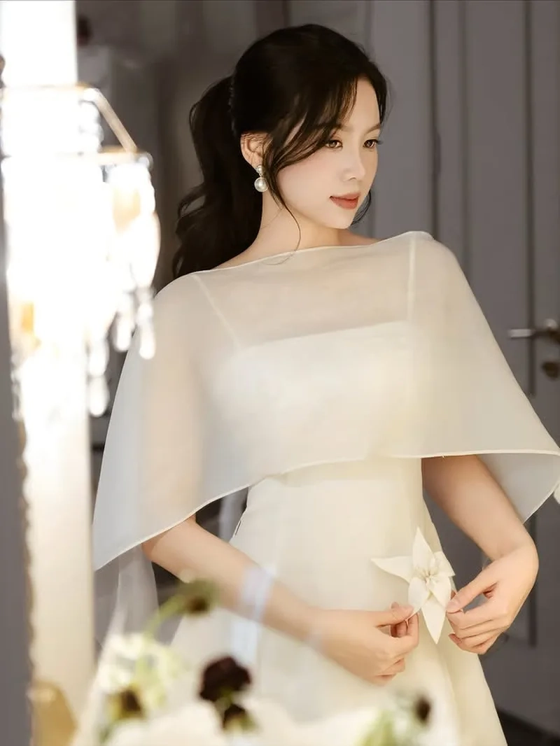 Tạo dáng dễ thương cùng ảnh gái xinh làm ảnh đại diện