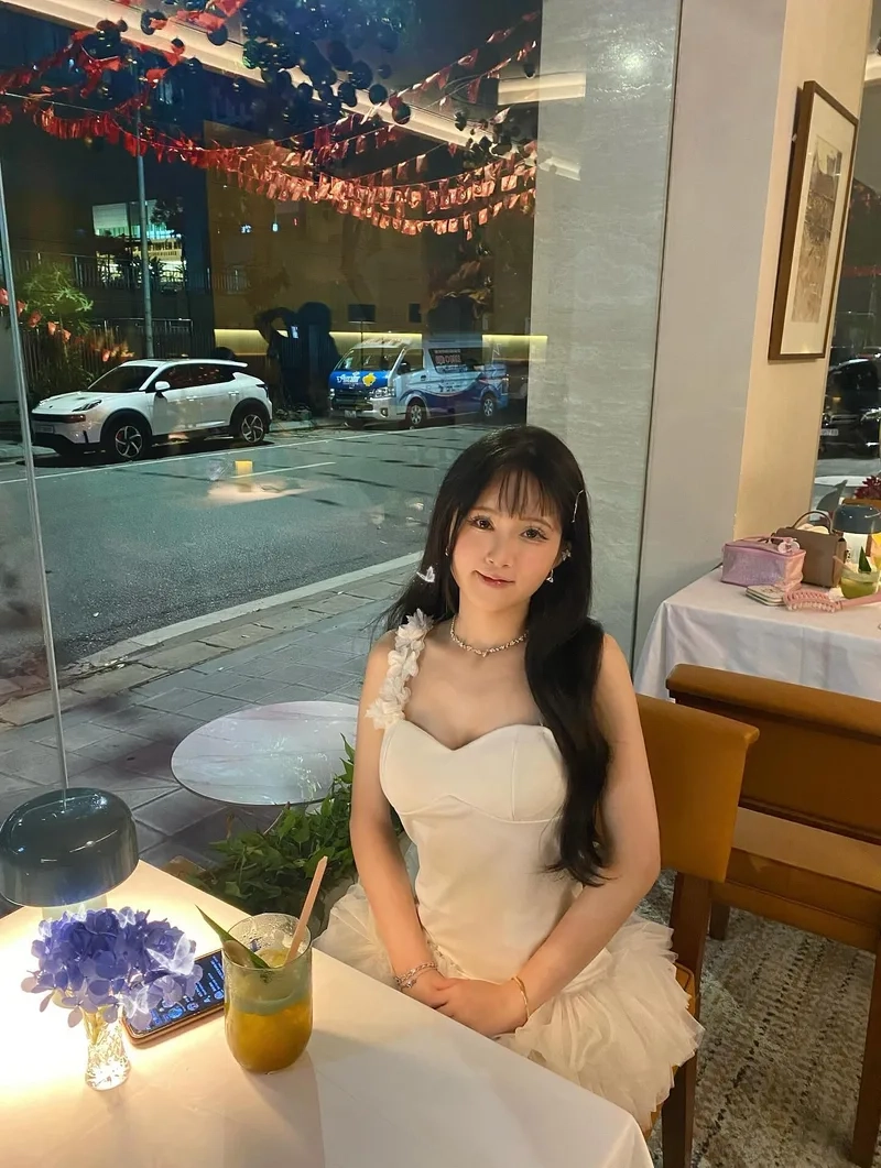 Profile nổi bật nhờ ảnh avatar gái cute