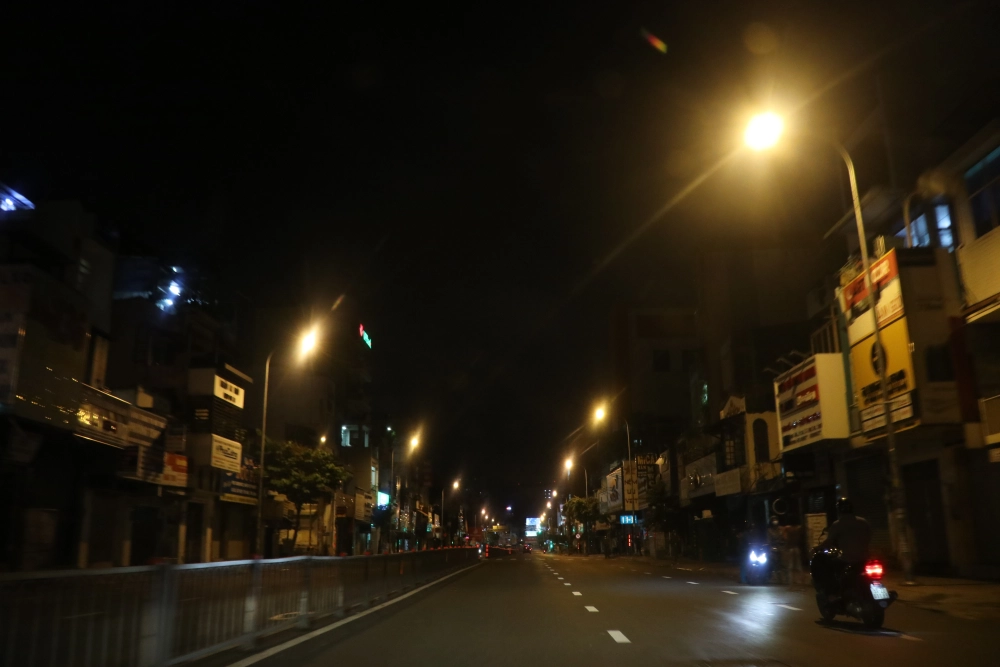 Độ ẩm không khí thường đạt mức bão hòa vào thời điểm ban đêm