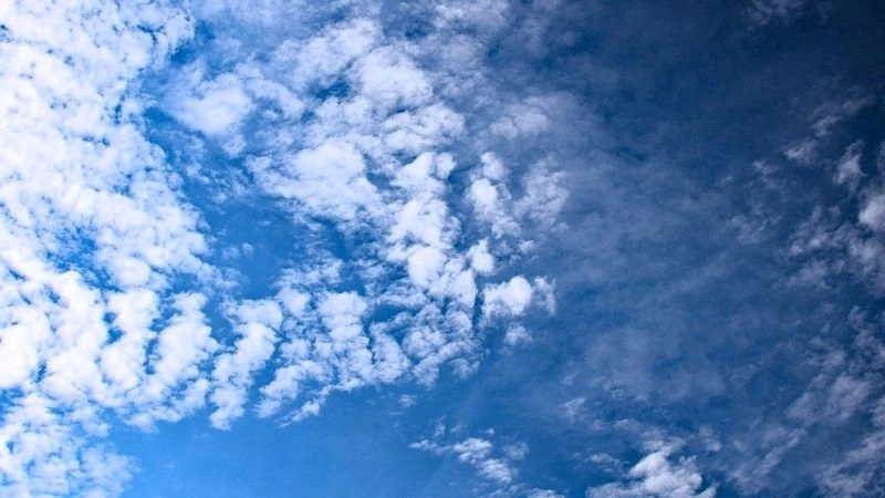 Độ cao quyết định tầng lớp và tính chất của bầu trời