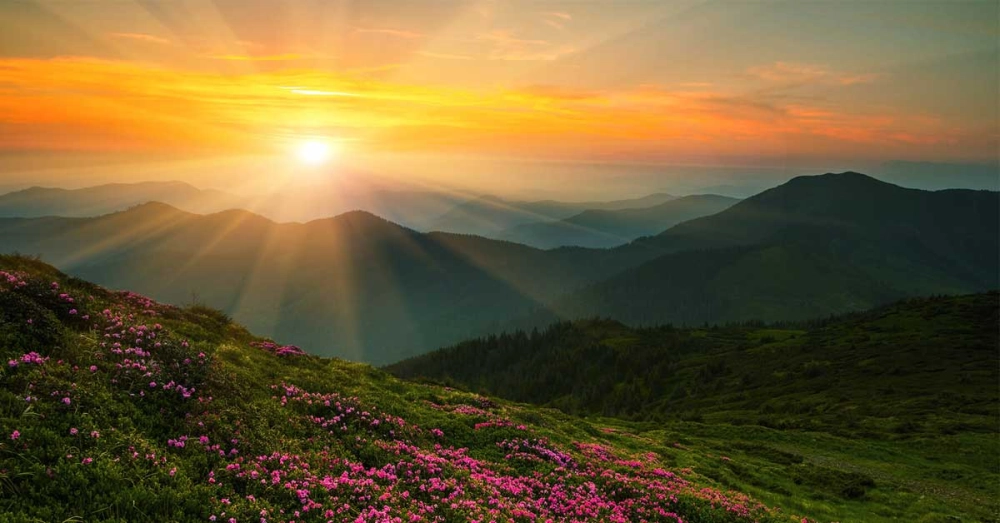 Bình minh là thời điểm mặt trời vừa ló dạng báo hiệu ngày mới bắt đầu