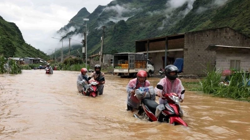 Dòng chảy do mưa là lượng nước tràn trên bề mặt đất