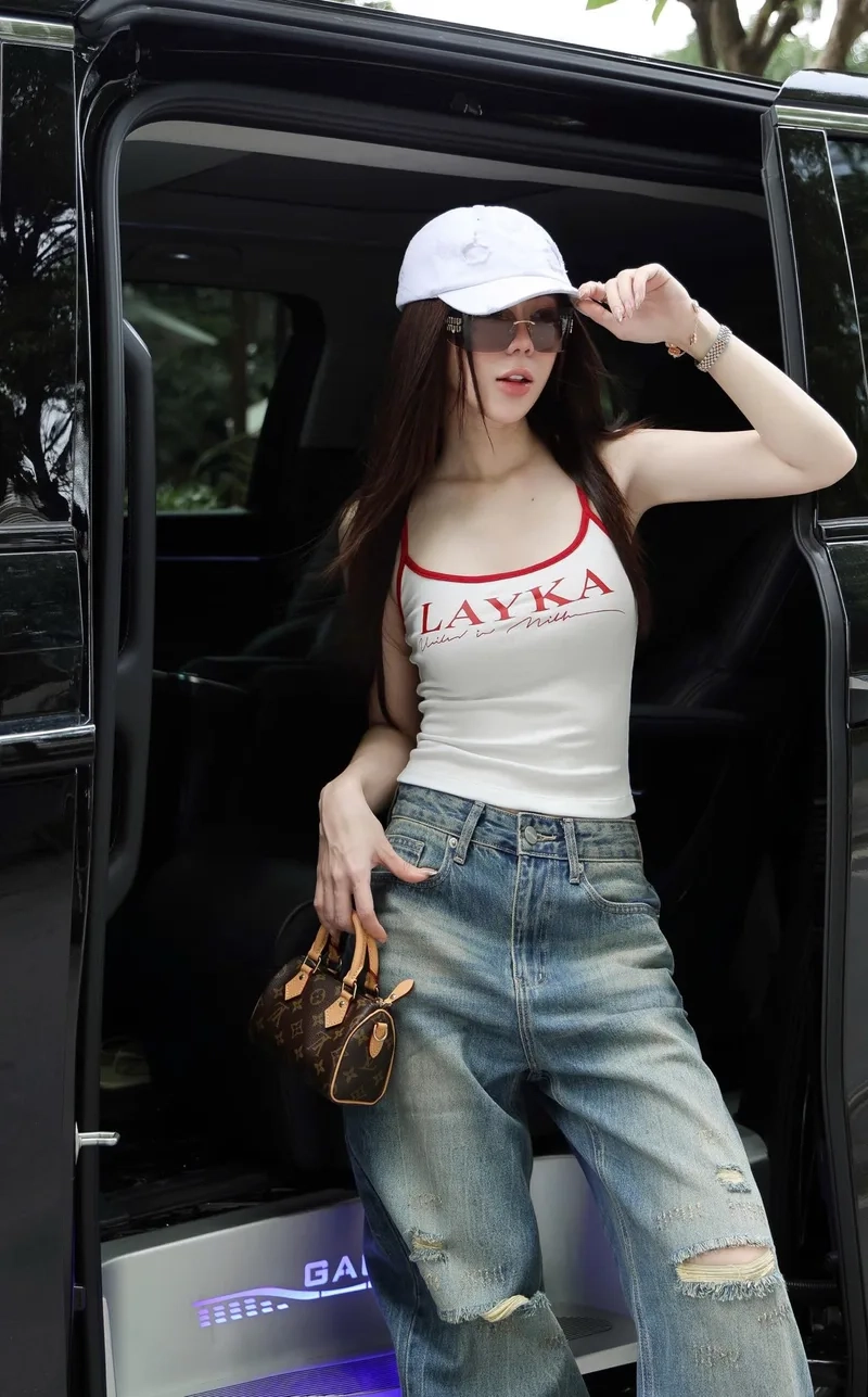 Phong cách thời thượng cùng Gái đẹp đeo kính