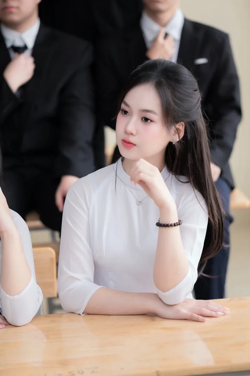 Tạo điểm nhấn cho ảnh đại diện nhờ Hình ảnh cô gái mặc áo dài