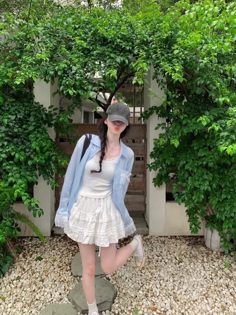 Trẻ trung và dễ thương cùng cô gái mặc váy ngắn