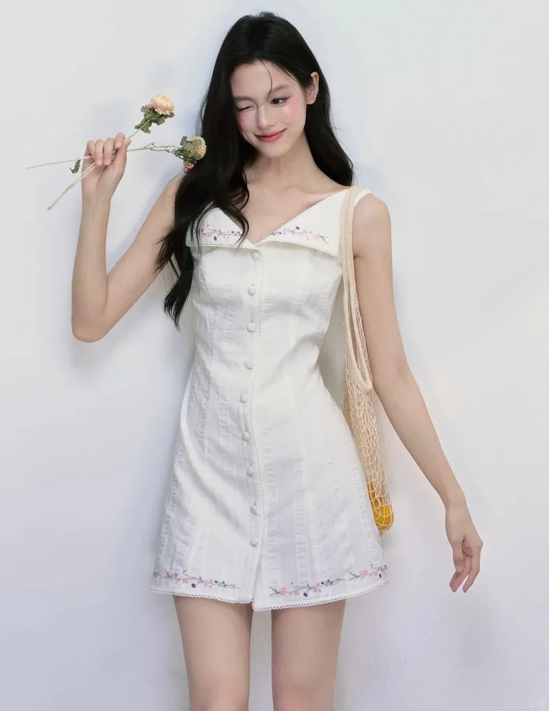 Biểu tượng công sở năng động với gái xinh việt nam mặc váy ngắn