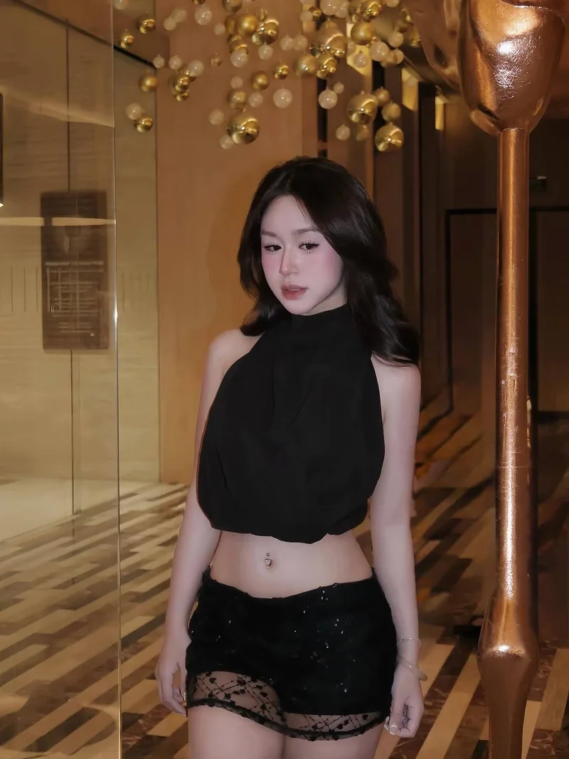 Facebook nữ tính hơn nhờ gái xinh tiktok mặc váy