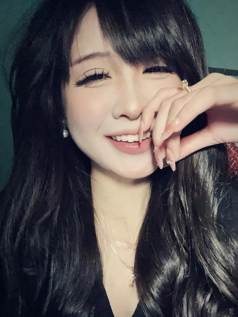 Bí ẩn và thu hút với Ảnh gái xinh tóc dài đẹp che mặt