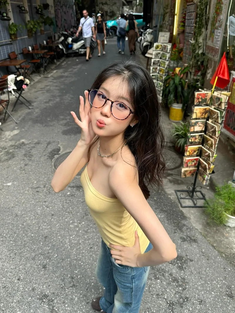 Tận hưởng Gái xinh đeo kính tóc dài cực đáng yêu và sống động