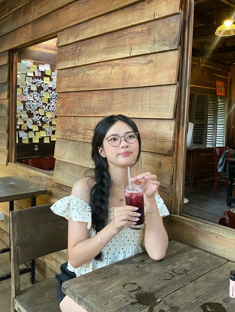 Tải ngay Gái đẹp tóc dài sắc nét và xinh cho màn hình