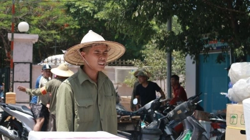 Gió Lào khiến độ ẩm thấp gây cảm giác oi bức dữ dội