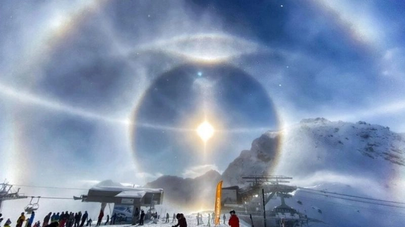 Tinh thể băng trong khí quyển tạo nên hiện tượng hào quang