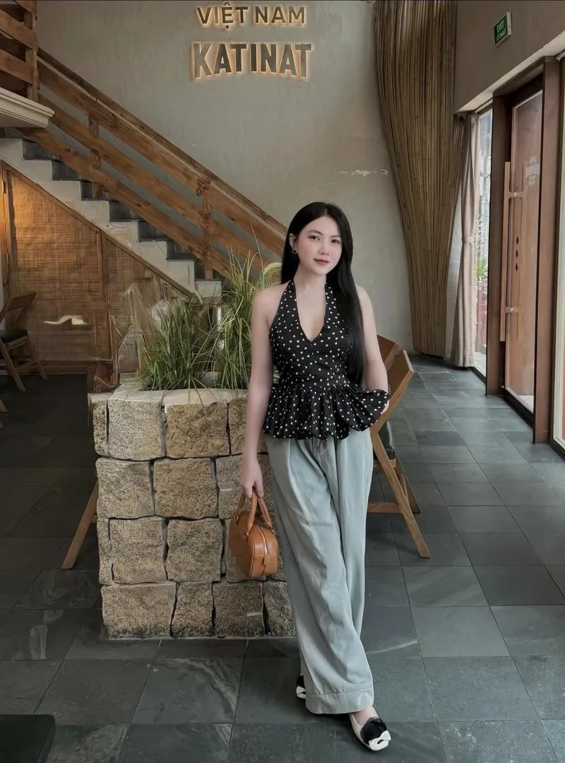 Lưu ngay Hình nền phô mai que con gái HD để màn hình thêm sống động