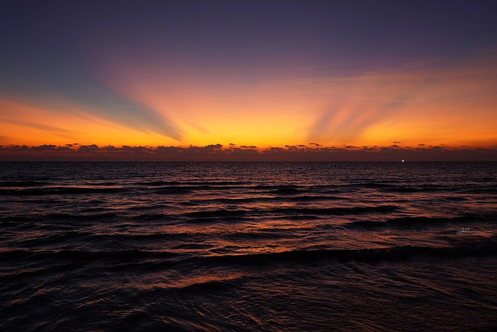 Chạng vạng là thời điểm hoàng hôn đẹp nhất khi ánh sáng mờ dần